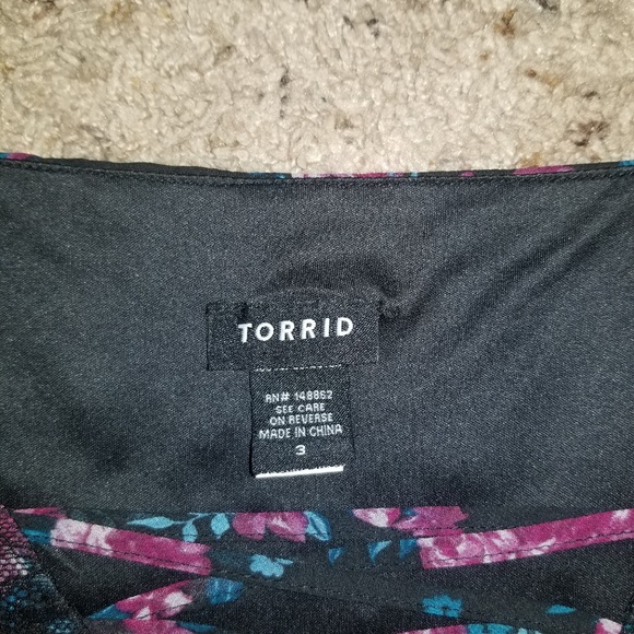 Torrid Bell Sleeve Floral Caged Front Flowy Top - Picture 5 of 5